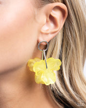 Load image into Gallery viewer, Paparazzi Glassy Garden - Yellow earring
