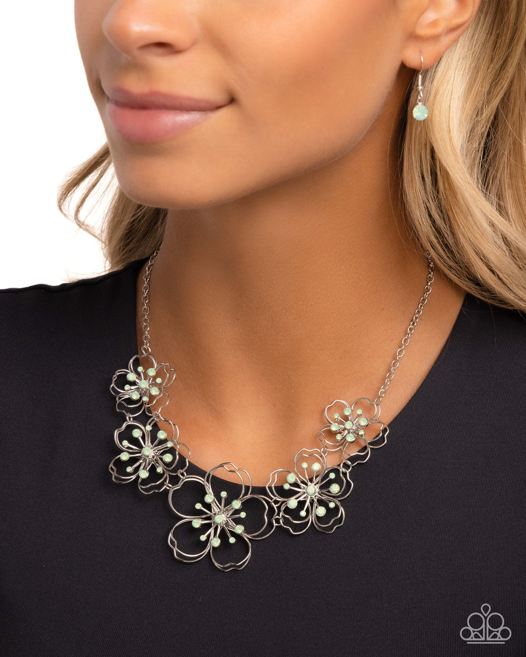 Paparazzi Wiry Wallflowers - Green necklace