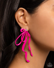 Load image into Gallery viewer, Paparazzi Trendy Tapestry - Pink earring
