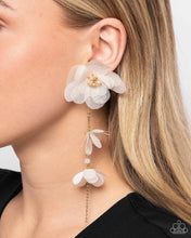 Load image into Gallery viewer, Paparazzi Balletcore - Gold earring
