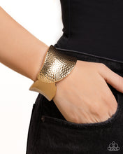 Load image into Gallery viewer, Paparazzi Burnished Balance - Gold bracelet
