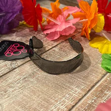 Wayward waves - Black bracelet