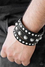 Load image into Gallery viewer, Win your Spurs - Black bracelet
