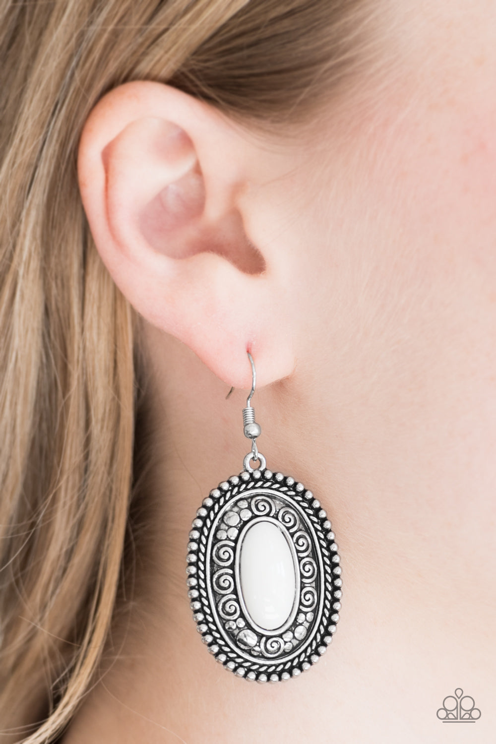 Haute Hacienda - White earrings