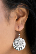 Load image into Gallery viewer, Texture Tribute - Silver earrings
