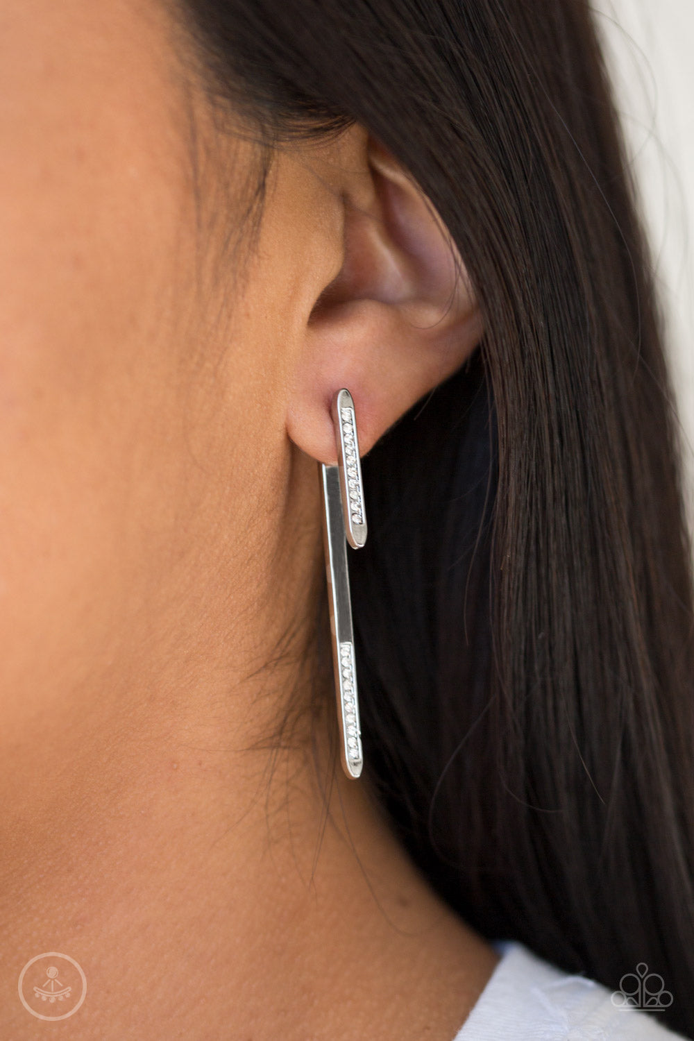 Very Important VIXEN - White earrings