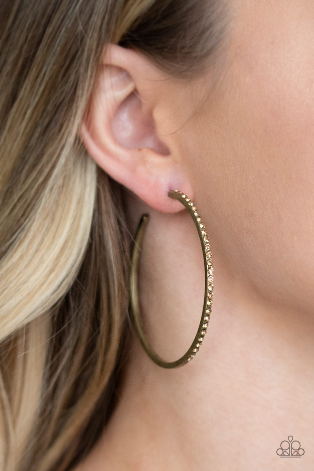 Paparazzi Trending Twinkle - Brass earring