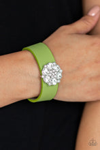 Load image into Gallery viewer, Show Stopper - Green bracelet
