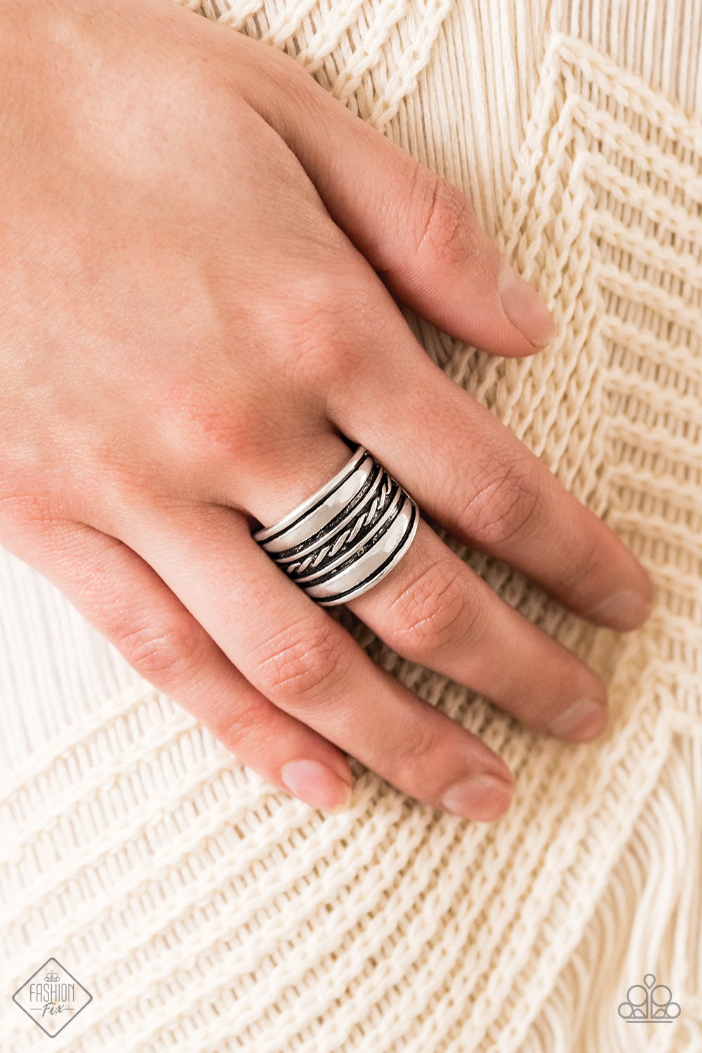 Paparazzi Let it LAYER - Silver ring