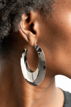 Load image into Gallery viewer, Going Oval-board - Silver earrings
