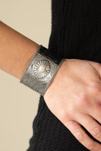 Load image into Gallery viewer, Aztec Artisan - White bracelet
