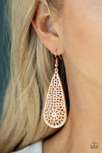 Load image into Gallery viewer, Posy Pasture - Rose gold earring
