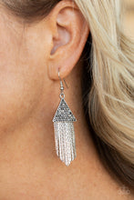Load image into Gallery viewer, Pyramid Sheen - Silver earring
