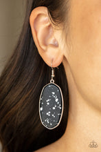 Load image into Gallery viewer, Stone Sculptures - Black earring
