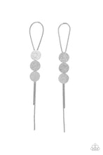 Load image into Gallery viewer, Bolo Beam - Silver earring
