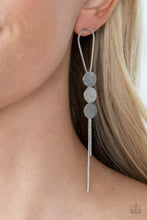 Load image into Gallery viewer, Bolo Beam - Silver earring
