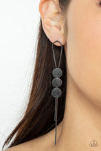 Load image into Gallery viewer, Bolo Beam - Black earring
