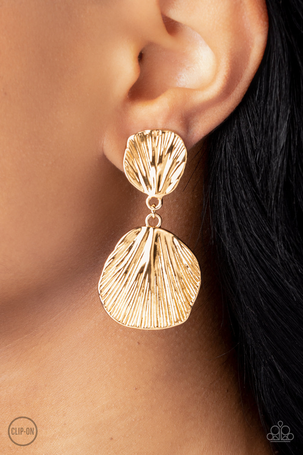 Paparazzi Metro Mermaid - Gold earring