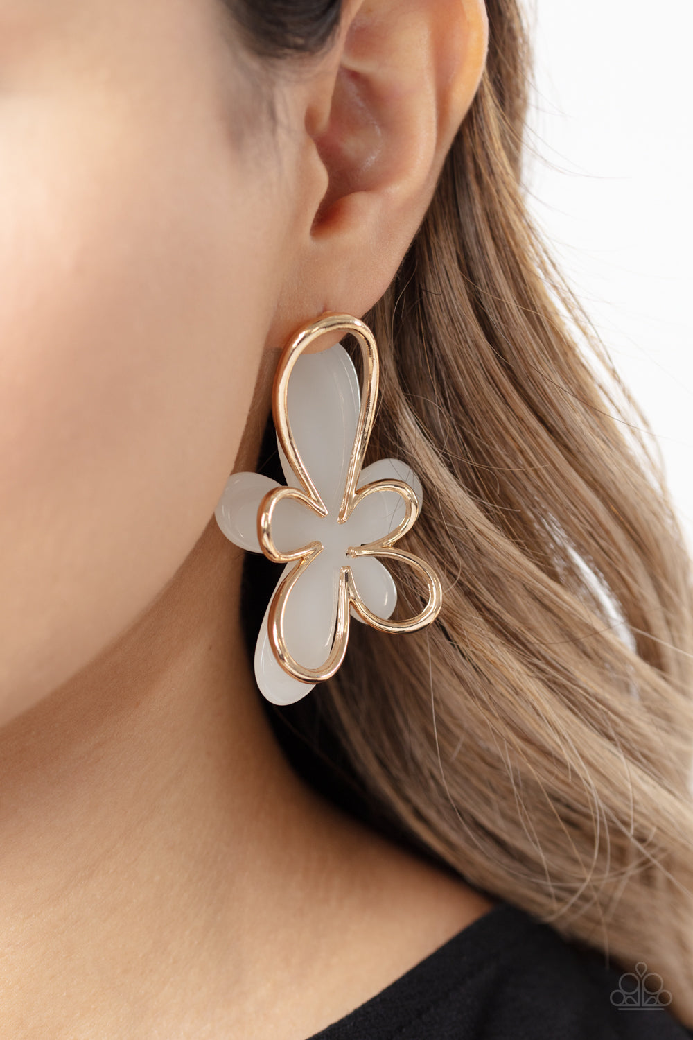 Paparazzi Glimmering Gardens - Gold earring