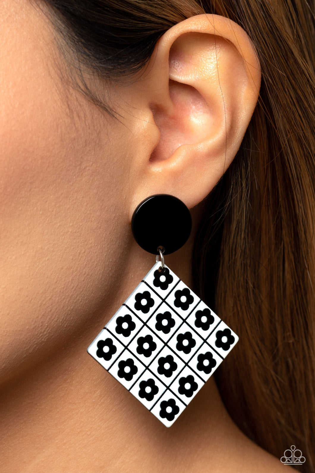 Paparazzi Vintage Vaudeville - Black earring