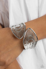 Load image into Gallery viewer, Paparazzi Palatial Palms - Silver bracelet
