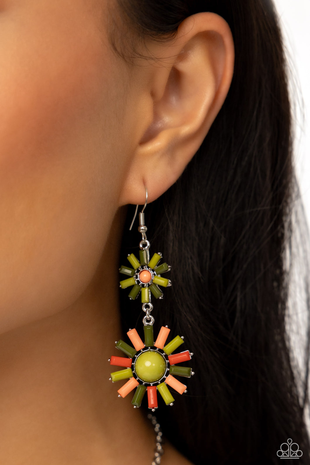 Paparazzi SUN Wild - Green earring