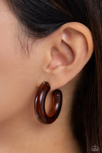 Load image into Gallery viewer, Paparazzi Glassy GAZE - Brown earring
