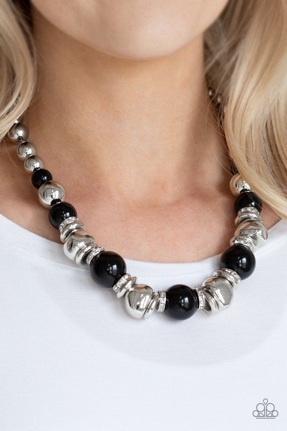 Hollywood Haute Spot - Black necklace